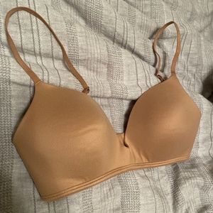 Gilly Hicks / Hollister Lightly lined wireless bra